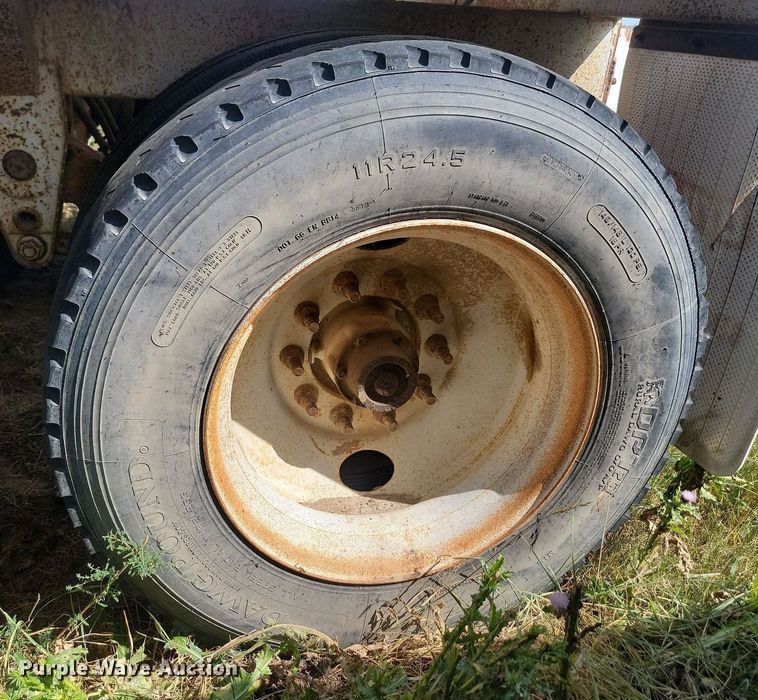 image for item LQ9227 2006 Manac LWBD240  bottom dump trailer