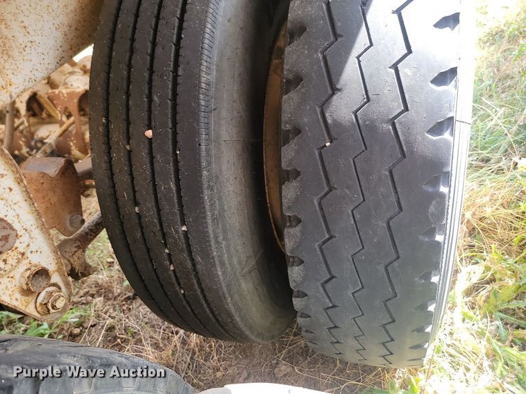 image for item LQ9227 2006 Manac LWBD240  bottom dump trailer