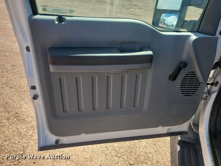 image for item LQ9228 2012 Ford F-250  Super Duty  Crew Cab pickup truck