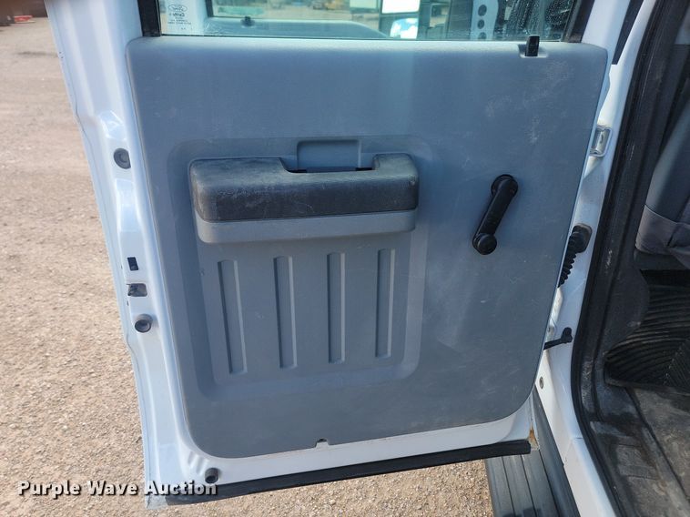 image for item LQ9228 2012 Ford F-250  Super Duty  Crew Cab pickup truck