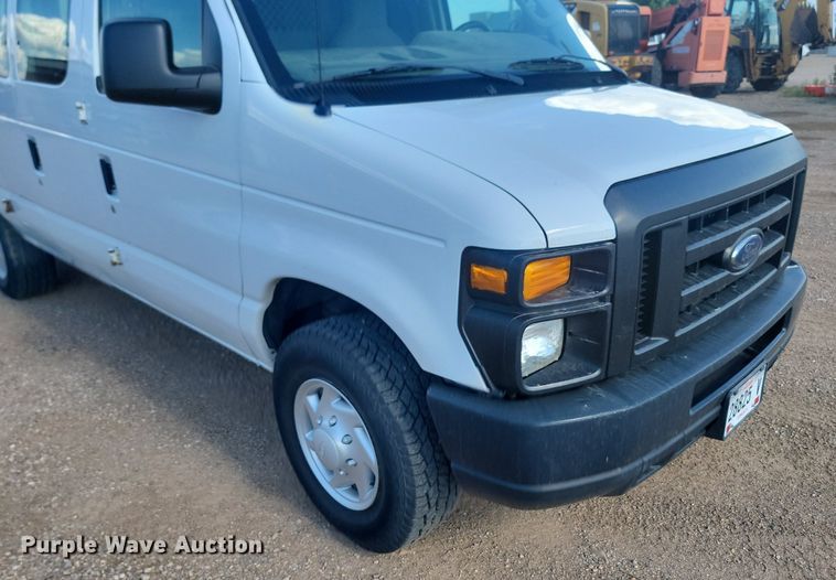 image for item LQ9230 2009 Ford E-250  delivery van