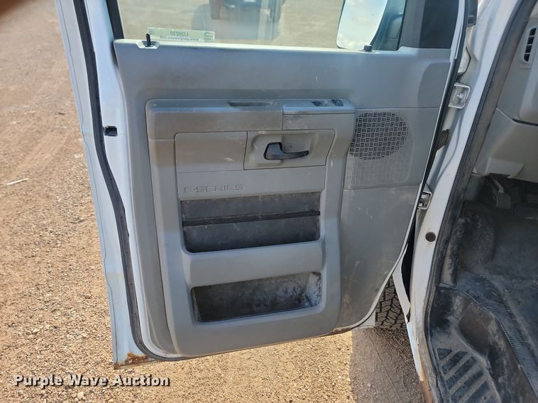 image for item LQ9230 2009 Ford E-250  delivery van