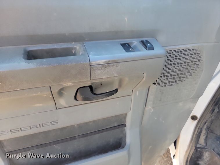 image for item LQ9230 2009 Ford E-250  delivery van