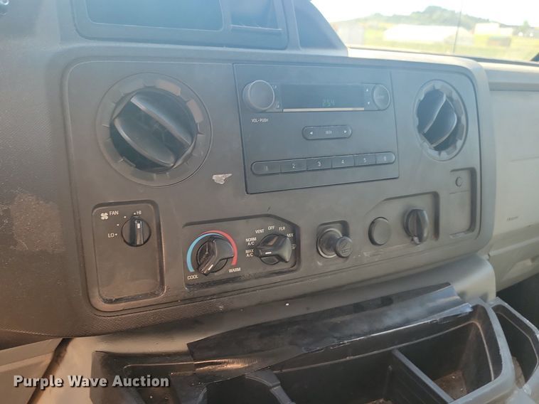 image for item LQ9230 2009 Ford E-250  delivery van