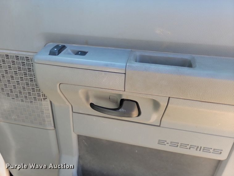 image for item LQ9230 2009 Ford E-250  delivery van