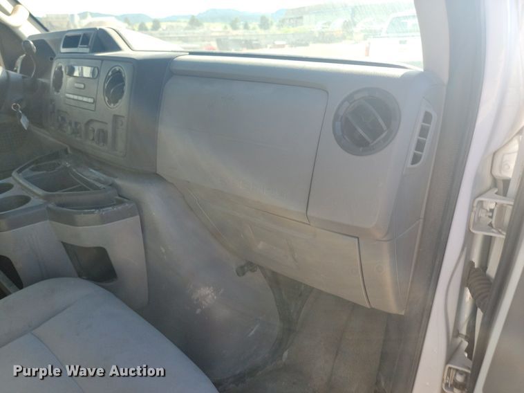 image for item LQ9230 2009 Ford E-250  delivery van