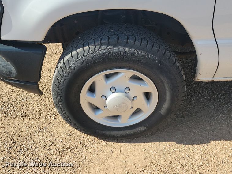 image for item LQ9230 2009 Ford E-250  delivery van