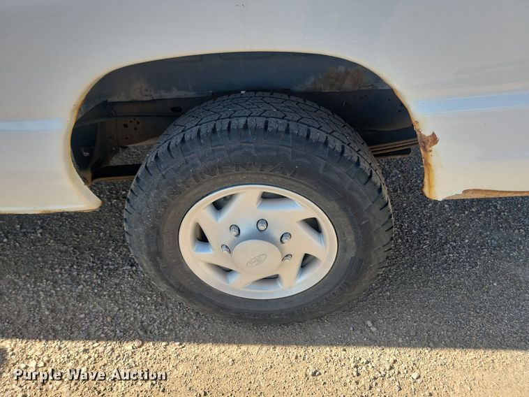 image for item LQ9230 2009 Ford E-250  delivery van