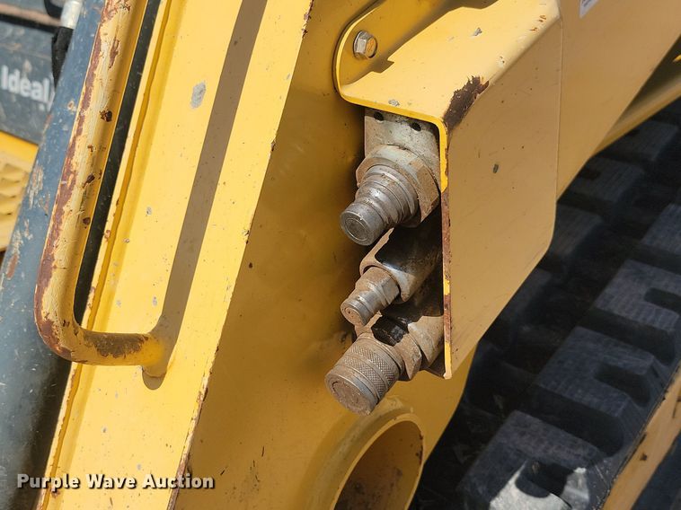 image for item LQ9231 2018 Gehl RT175  skid steer loader