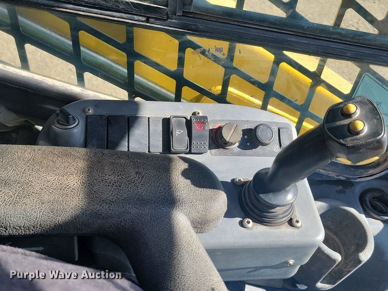 image for item LQ9231 2018 Gehl RT175  skid steer loader