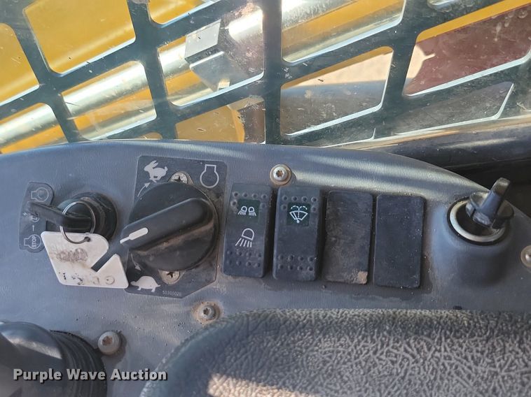 image for item LQ9231 2018 Gehl RT175  skid steer loader