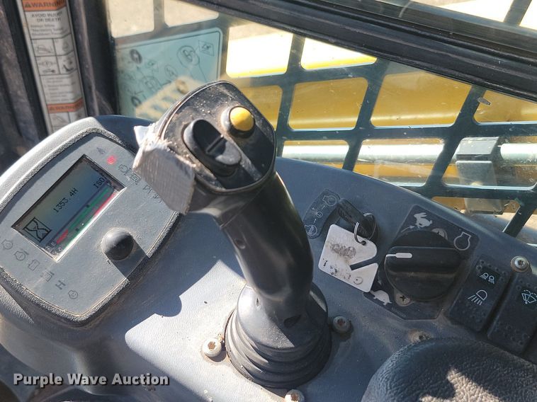 image for item LQ9231 2018 Gehl RT175  skid steer loader