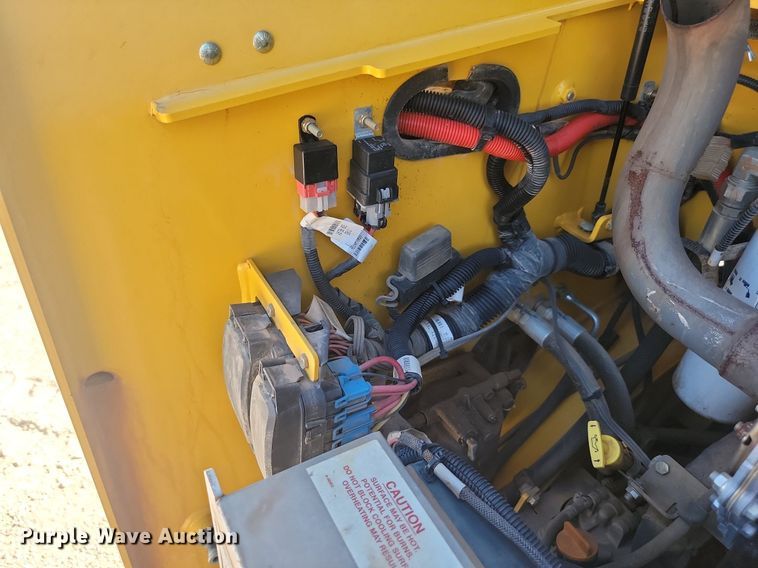 image for item LQ9231 2018 Gehl RT175  skid steer loader