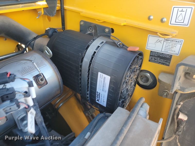 image for item LQ9231 2018 Gehl RT175  skid steer loader