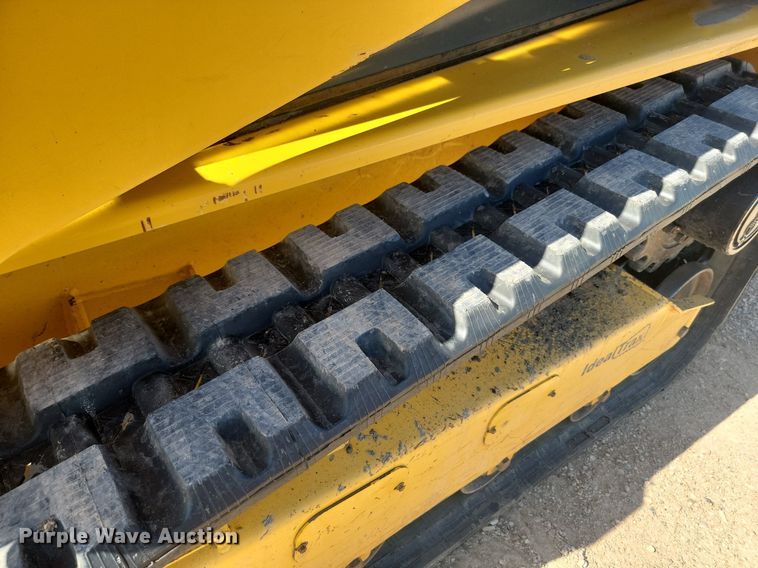 image for item LQ9231 2018 Gehl RT175  skid steer loader