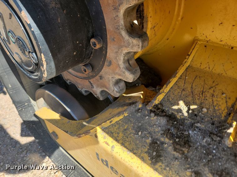 image for item LQ9231 2018 Gehl RT175  skid steer loader