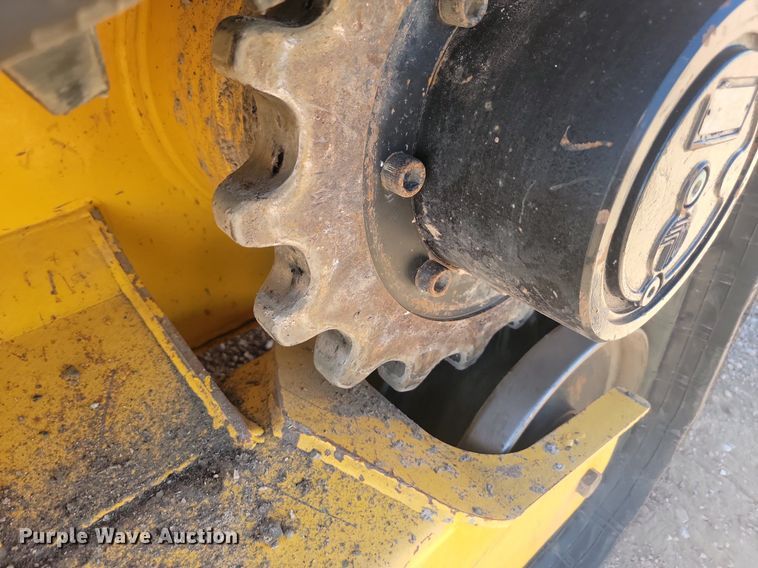 image for item LQ9231 2018 Gehl RT175  skid steer loader