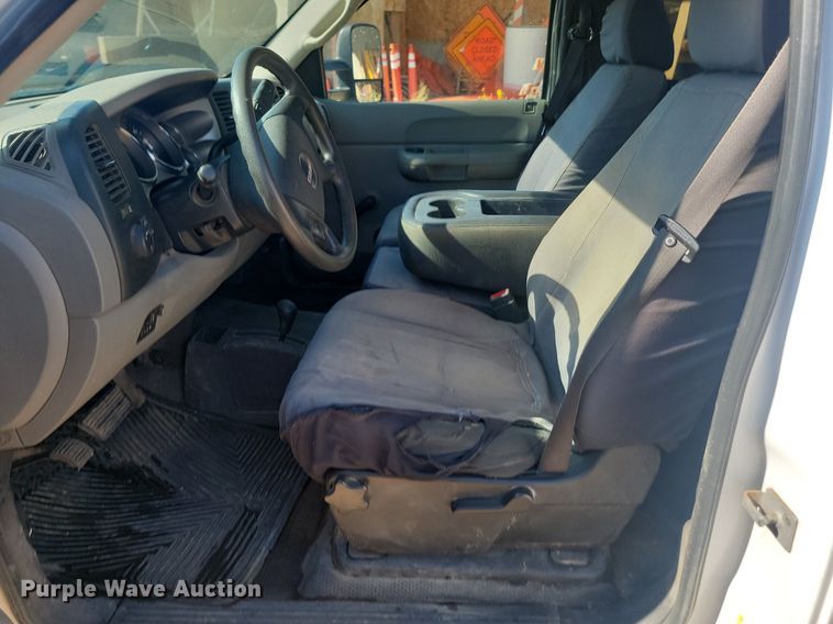 image for item LQ9232 2009 GMC Sierra 2500HD  pickup truck