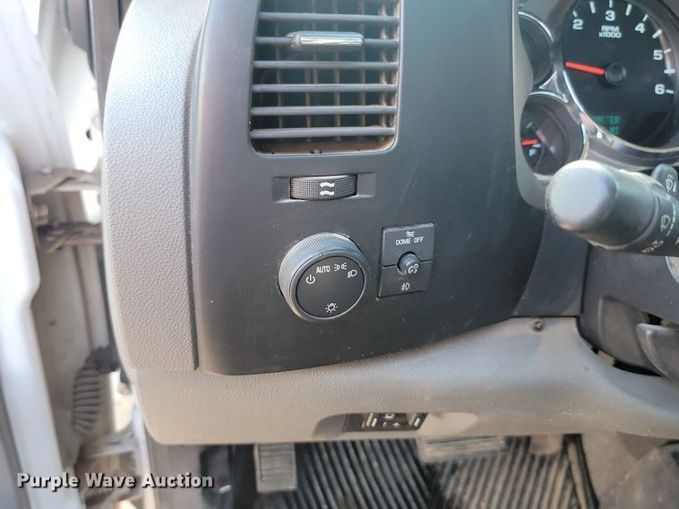 image for item LQ9232 2009 GMC Sierra 2500HD  pickup truck