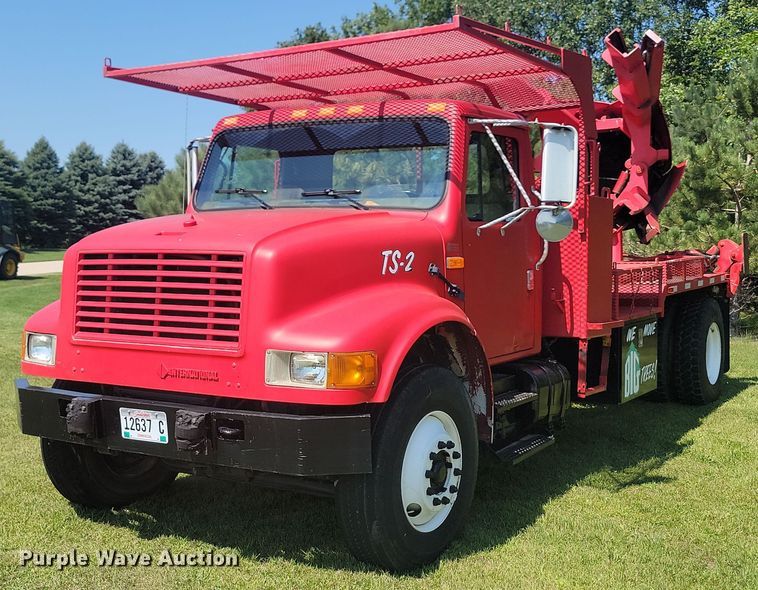 image for item LQ9238 1992 International 4700  truck with tree spade