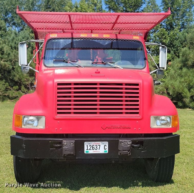 image for item LQ9238 1992 International 4700  truck with tree spade