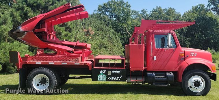 image for item LQ9238 1992 International 4700  truck with tree spade