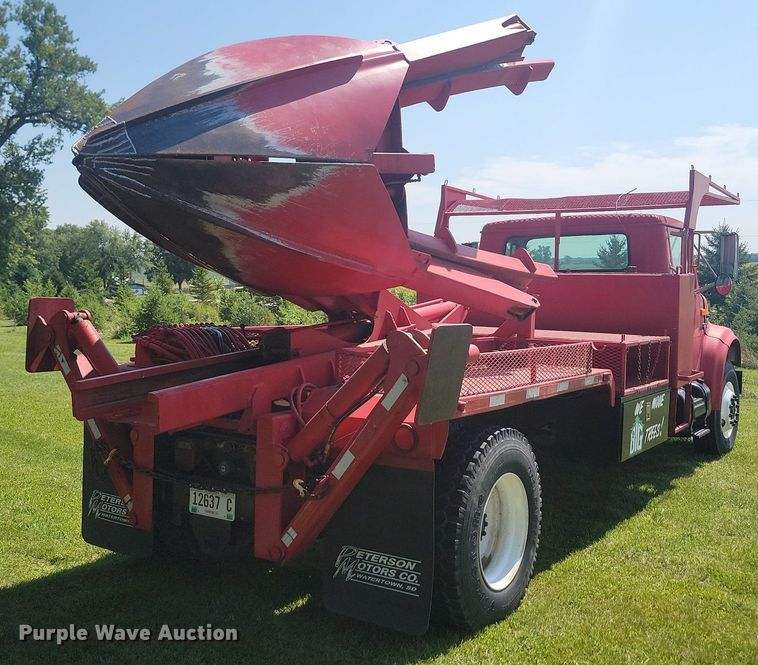 image for item LQ9238 1992 International 4700  truck with tree spade