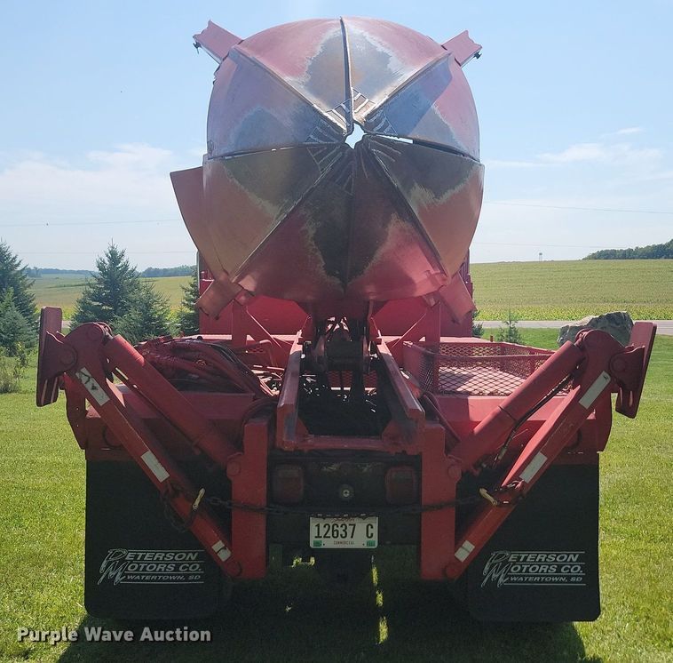image for item LQ9238 1992 International 4700  truck with tree spade