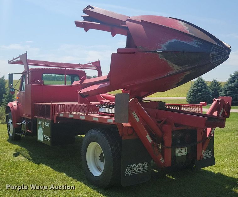 image for item LQ9238 1992 International 4700  truck with tree spade