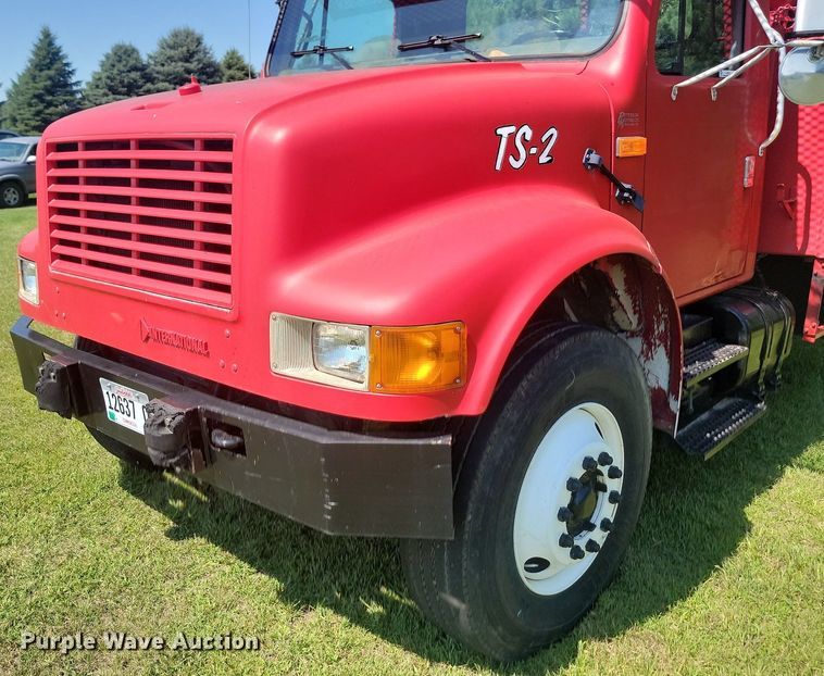 image for item LQ9238 1992 International 4700  truck with tree spade