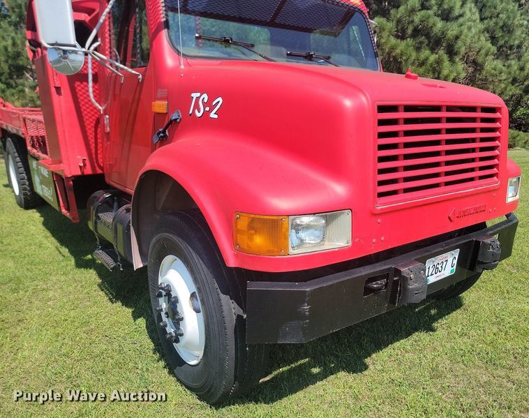 image for item LQ9238 1992 International 4700  truck with tree spade