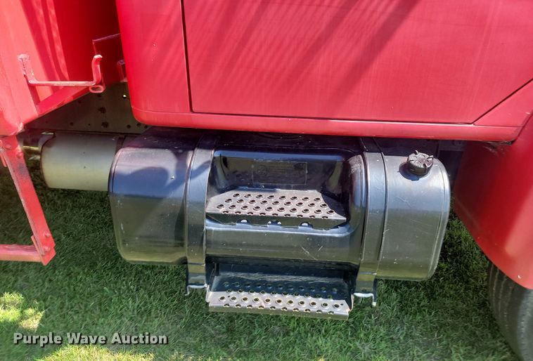 image for item LQ9238 1992 International 4700  truck with tree spade