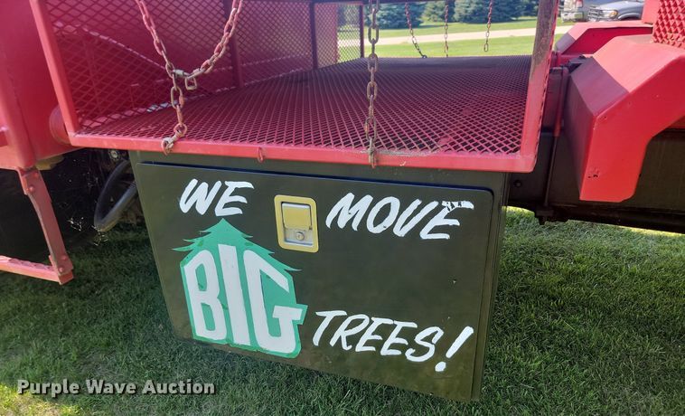 image for item LQ9238 1992 International 4700  truck with tree spade