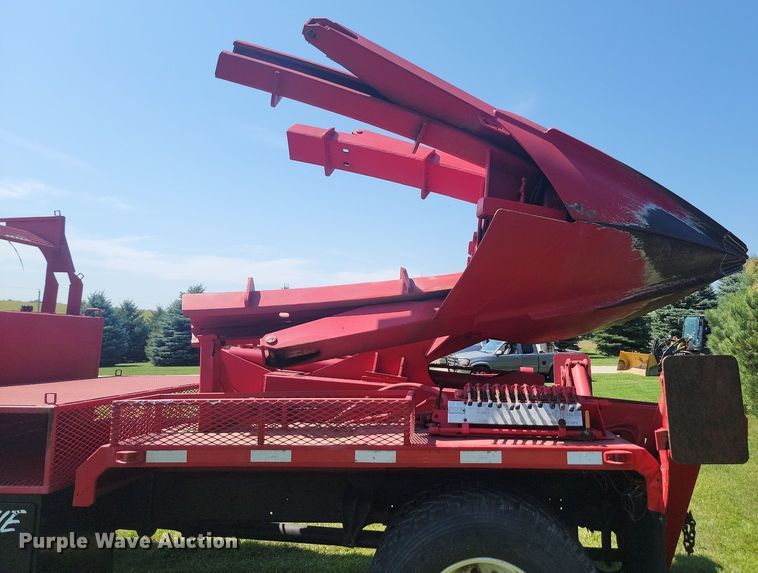 image for item LQ9238 1992 International 4700  truck with tree spade