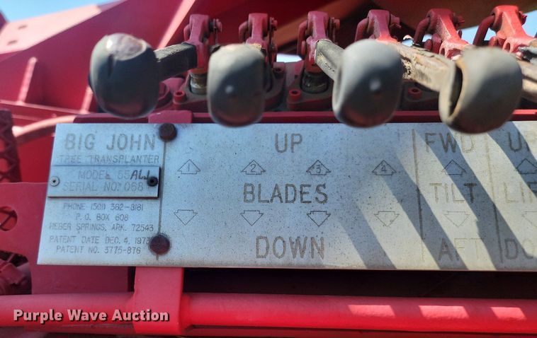 image for item LQ9238 1992 International 4700  truck with tree spade