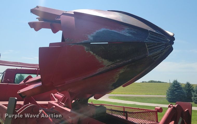 image for item LQ9238 1992 International 4700  truck with tree spade