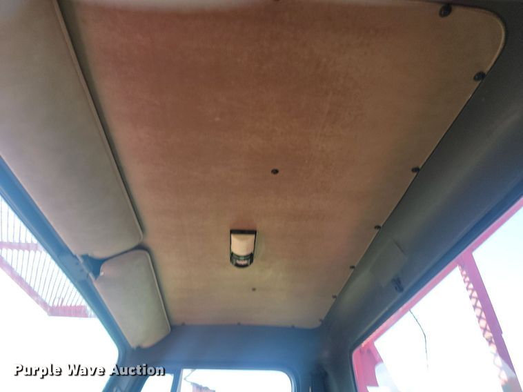 image for item LQ9238 1992 International 4700  truck with tree spade