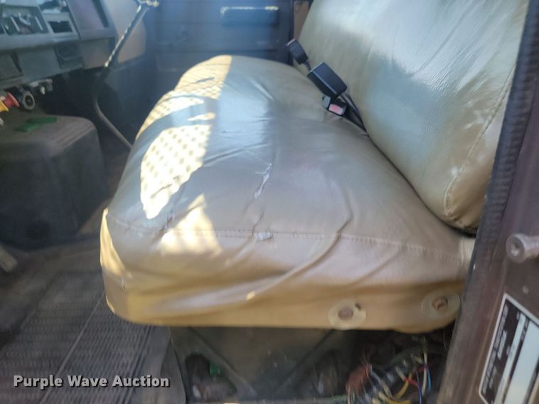 image for item LQ9238 1992 International 4700  truck with tree spade