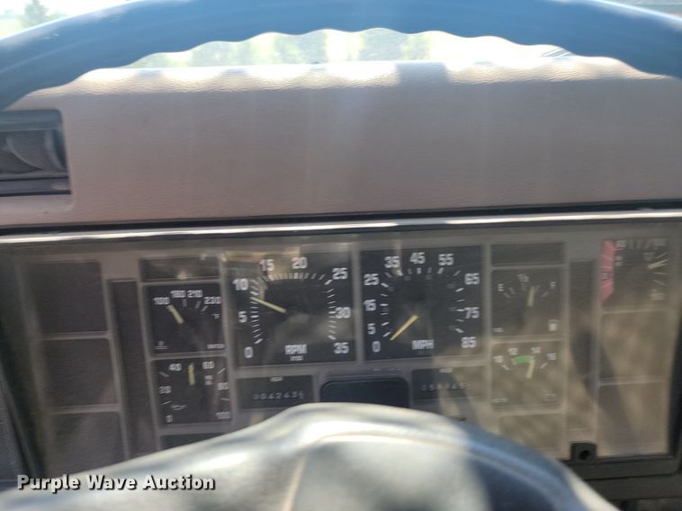 image for item LQ9238 1992 International 4700  truck with tree spade