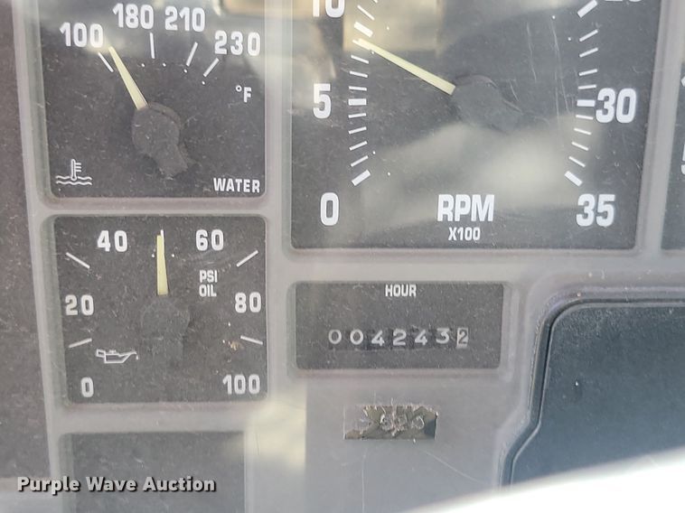 image for item LQ9238 1992 International 4700  truck with tree spade