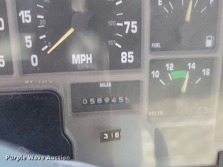 image for item LQ9238 1992 International 4700  truck with tree spade