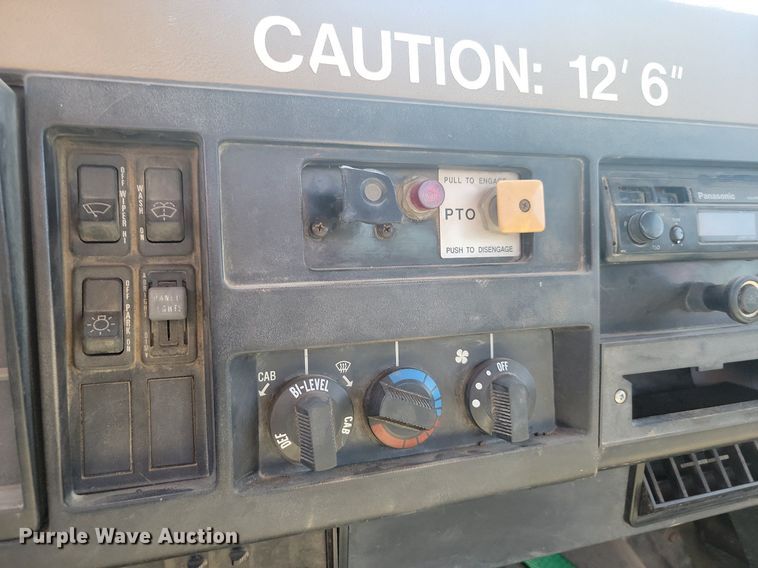 image for item LQ9238 1992 International 4700  truck with tree spade