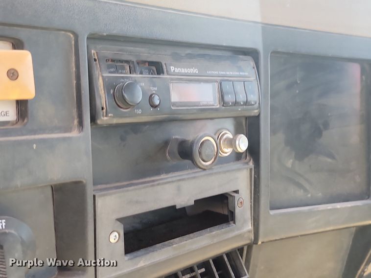 image for item LQ9238 1992 International 4700  truck with tree spade