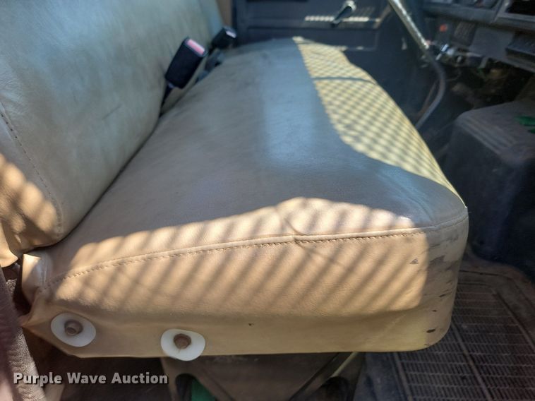 image for item LQ9238 1992 International 4700  truck with tree spade