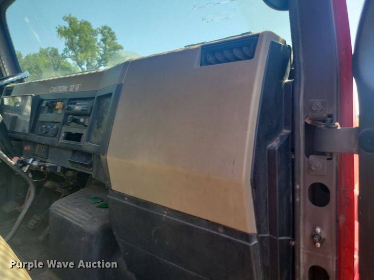 image for item LQ9238 1992 International 4700  truck with tree spade