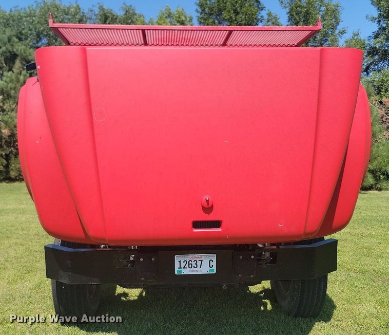 image for item LQ9238 1992 International 4700  truck with tree spade