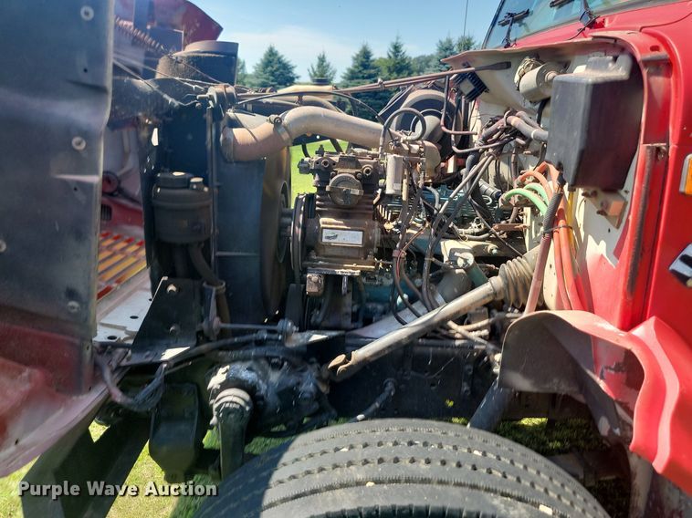 image for item LQ9238 1992 International 4700  truck with tree spade