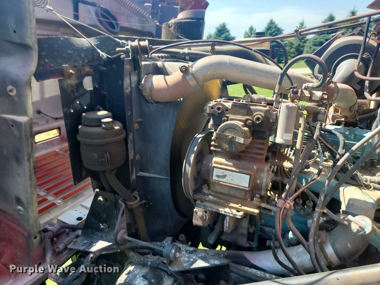 image for item LQ9238 1992 International 4700  truck with tree spade