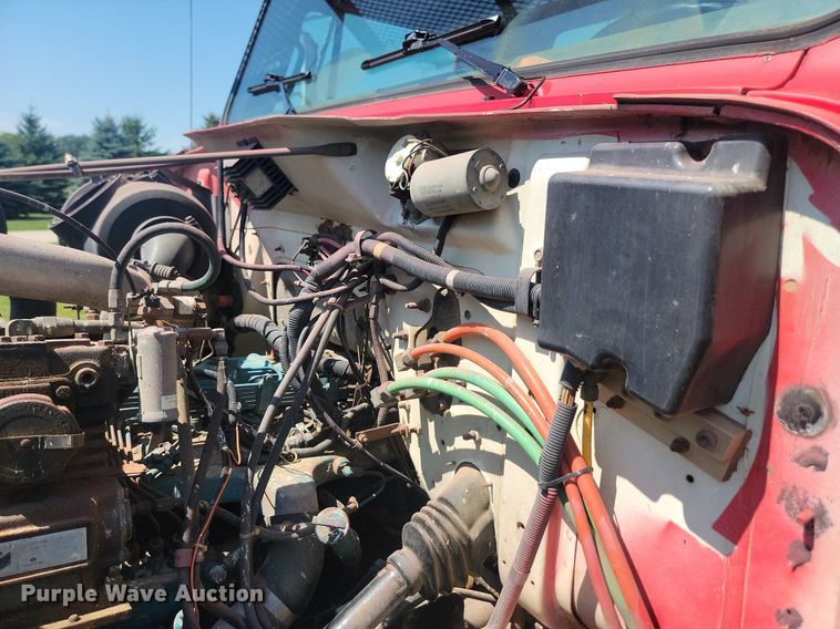 image for item LQ9238 1992 International 4700  truck with tree spade