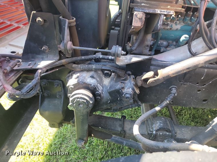 image for item LQ9238 1992 International 4700  truck with tree spade